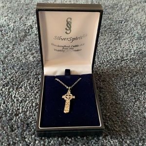 ✝️NWT - Silver Celtic Cross Necklace✝️